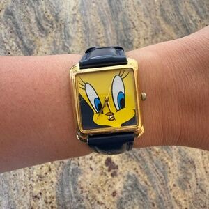 Women’s Looney Tunes Watch: tweety bird